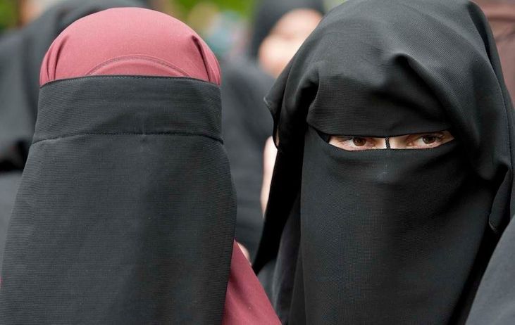 Suisse : projet de loi visant à interdire aux femmes musulmanes de porter le nikab ou la burqa dans les lieux publics