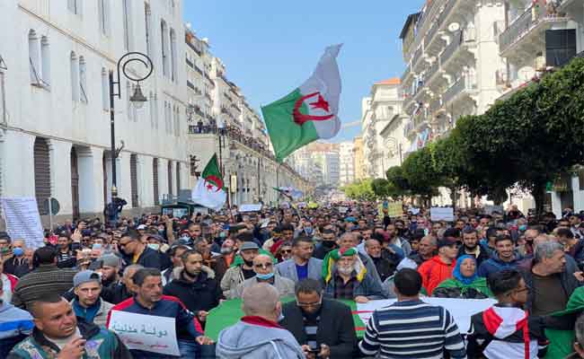 Les algériens défilent à nouveau pour le 107e vendredi du hirak populaire