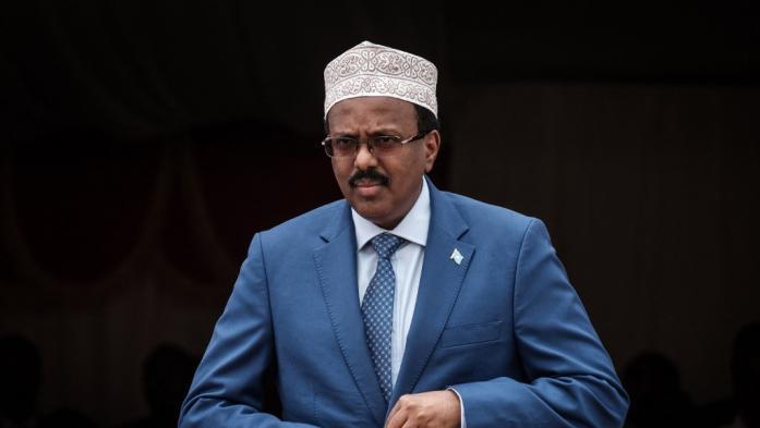 Le président somalien défis les États-Unis et prolonge son mandat