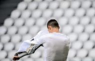 Ronaldo jette son maillot de la Juventus et soulève la controverse