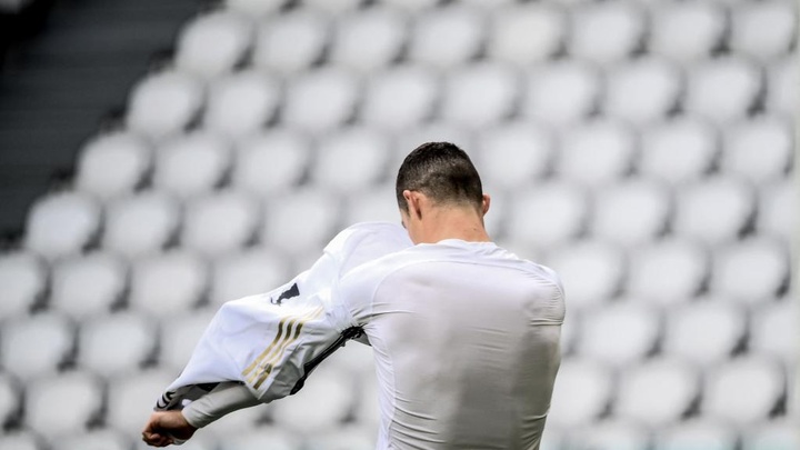 Ronaldo jette son maillot de la Juventus et soulève la controverse