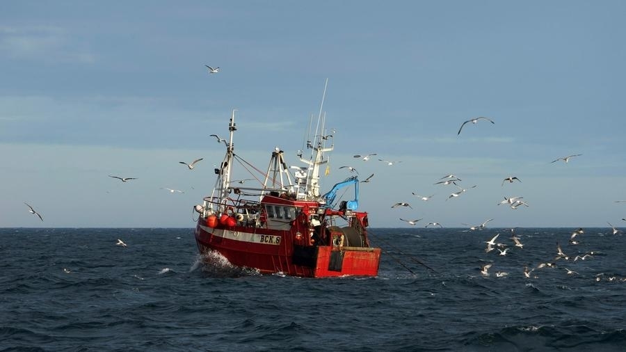 Des responsables de Jersey s'entretiennent avec des pêcheurs français sur un différend sur les droits