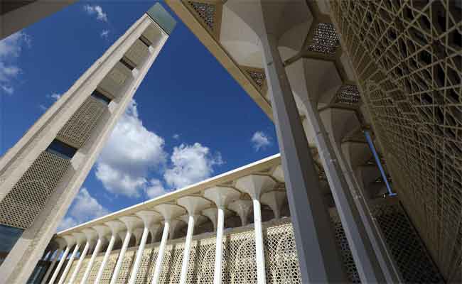 Djerad accomplit la prière de l'Aïd El-Fitr à la Grande mosquée d'Alger