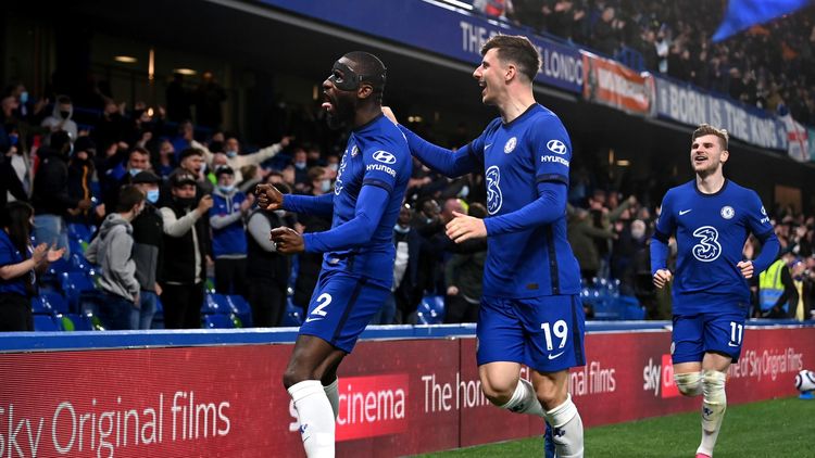 Liverpool et Chelsea scellent les quatre premières places alors que Leicester gaspille leur chance