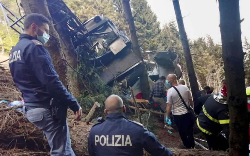 3 morts et deux enfants grièvement blessés lors de l'effondrement d'un téléphérique dans le nord de l'Italie