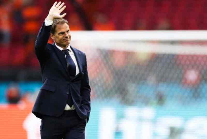 Frank de Boer quitte son poste d'entraîneur néerlandais après l'élimination de l'Euro 2020