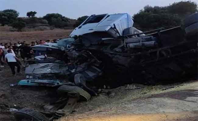 Carnage routier à Constantine : 18 morts et 11 blessés dans une collision entre un bus et un camion