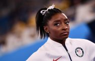 La légende de la gymnastique américaine Biles se retire des compétitions par équipes aux Jeux olympiques de Tokyo