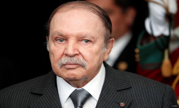 L'Algérie enterre l'ancien président Abdelaziz Bouteflika mais la dictature persiste