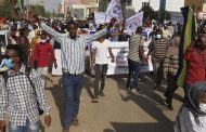 Soudan : manifestations dans la capitale, les forces de sécurité tirent des gaz lacrymogènes