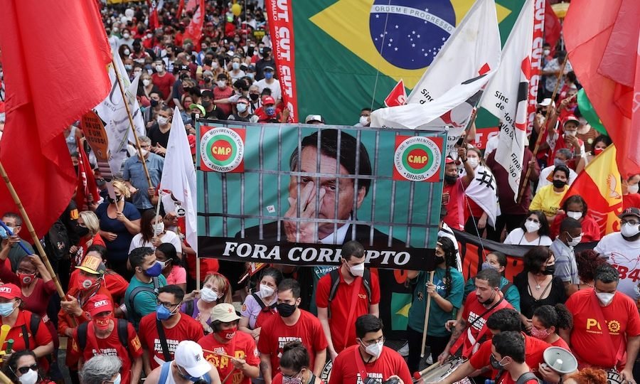 Brésil : des milliers de manifestants réclament la destitution du président Bolsonaro