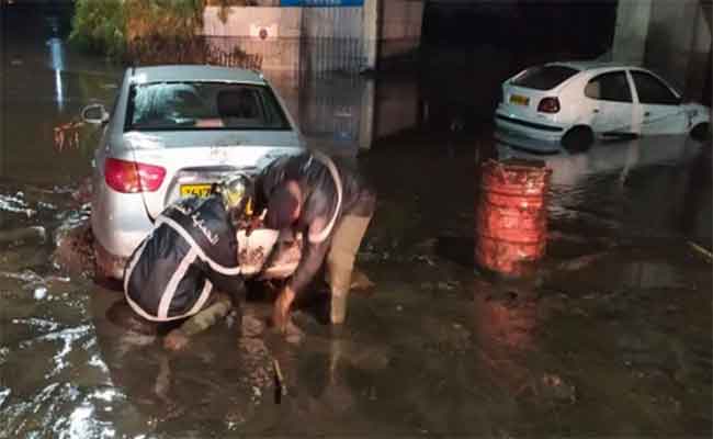 La protection civile déplore un décès et plusieurs dégâts matériels dans les inondations en Algérie