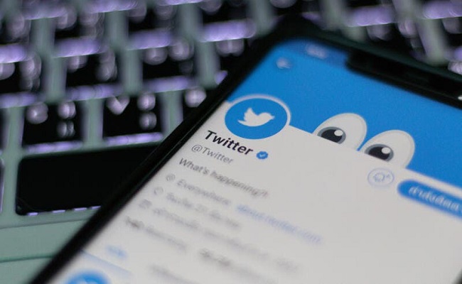 Les bénéfices de Twitter chutent après le règlement d'un procès...