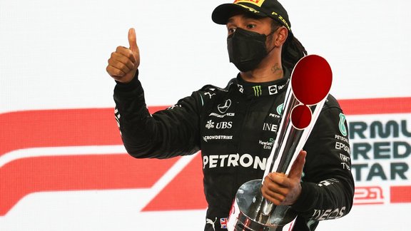 Lewis Hamilton remporte le premier Grand Prix de F1 du Qatar