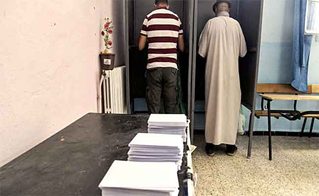Début de l’opération du vote pour les élections locales du 27 novembre