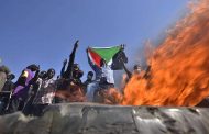 Soudan : Les forces de sécurité affrontent de nouvelles manifestations avec des gaz lacrymogènes, coupent les communications et ferment plusieurs ponts