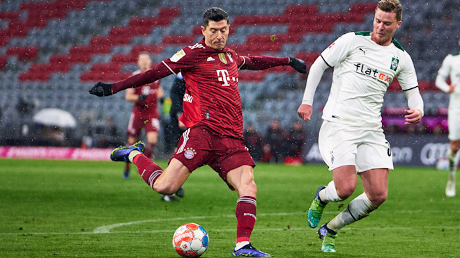 Lewandowski marque 20e but mais le leader Bayern battu par Gladbach