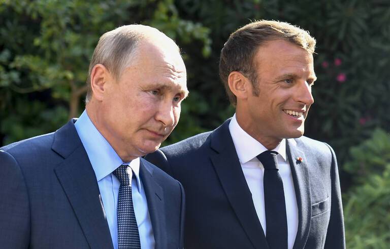 Crise ukrainienne : Macron s'envole pour Moscou et Scholz pour Washington