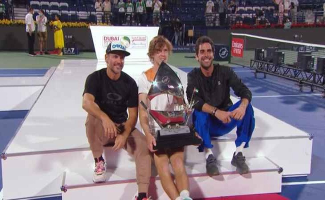 Rublev remporte l’Open de Dubaï de tennis...