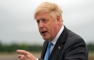Boris Johnson défend son projet d'envoyer des migrants au Rwanda