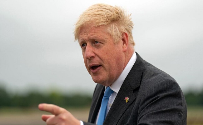 Boris Johnson défend son projet d'envoyer des migrants au Rwanda