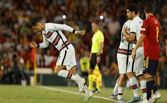 Cristiano entre en tant que remplaçant dans le match contre l'Espagne ...