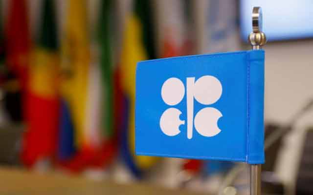 Chute des prix du pétrole suite à la volonté de l'OPEP de se retirer d'un accord pétrolier avec la Russie