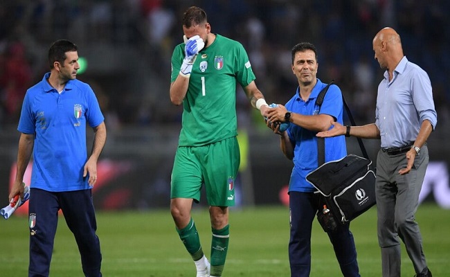 Donnarumma pleure après s'être blessé pendant le match...