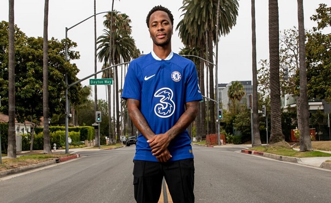 Chelsea signe Raheem Sterling...