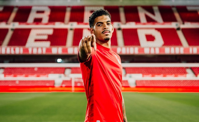 Nottingham Forest a signé Gibbs-White