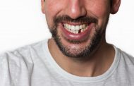 Pourquoi les dents manquantes doivent-elles être remplacées et les espaces entre les dents comblés ?