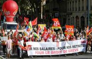 Les manifestations dans les villes françaises exigent des salaires plus élevés