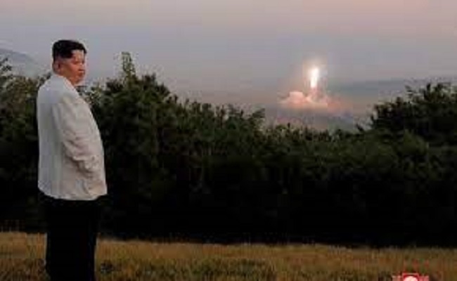 La Corée du Nord lance 10 missiles, Séoul promet une action décisive