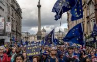Des milliers de Britanniques se rassemblent pour exiger la démission du gouvernement et menacent de verrouiller Londres