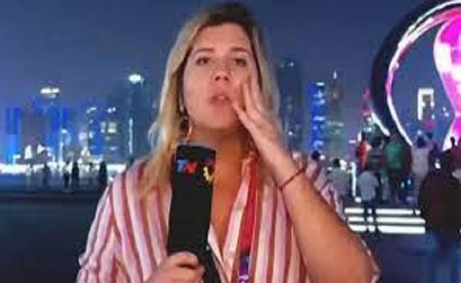 Une journaliste de télévision se fait voler en direct lors de la Coupe du monde au Qatar...