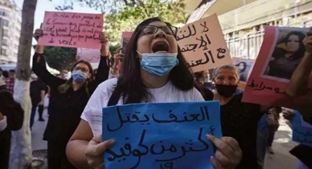 La dure souffrance des femmes algériennes entre violences et harcèlement et permis de prostitution