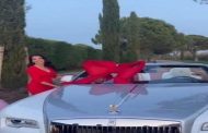 Georgina Rodriguez offre à Cristiano Ronaldo une voiture de luxe à l'occasion de Noël...