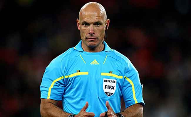 Howard Webb, invite d'anciens joueurs à devenir arbitres professionnels