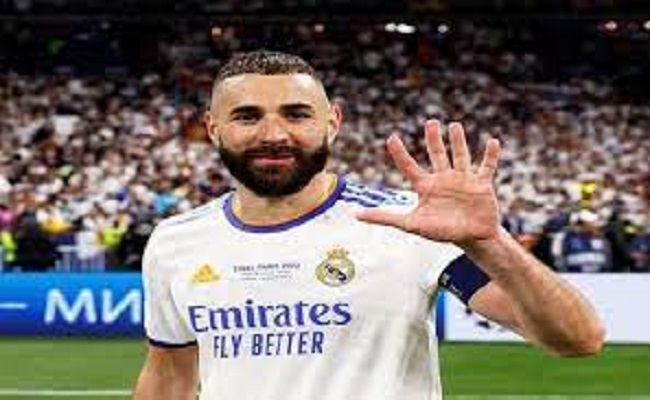 Karim Benzema, star du Real Madrid, annonce sa retraite du football international