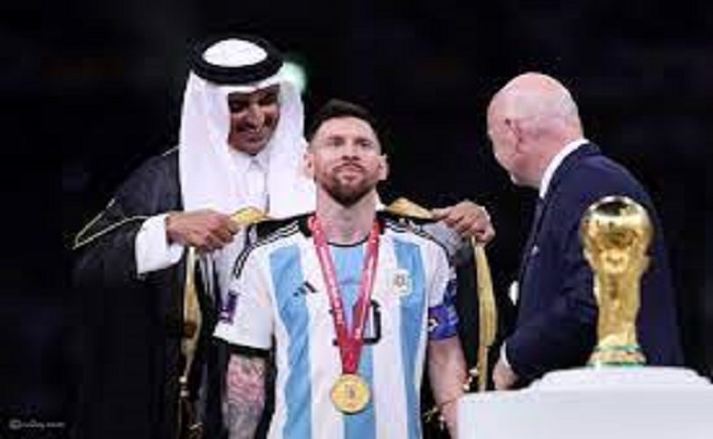 Messi, va-t-il accepter de vendre le bisht offert par l'émir du Qatar pour 1 million de dollars ?