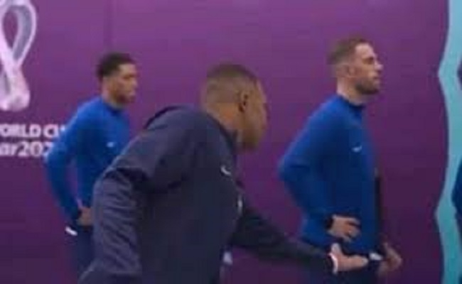 Kyle Walker et Henderson ont-ils ignoré la poignée de main de Mbappe ?...