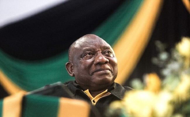 Afrique du Sud : le parti de Ramaphosa décide de son avenir politique