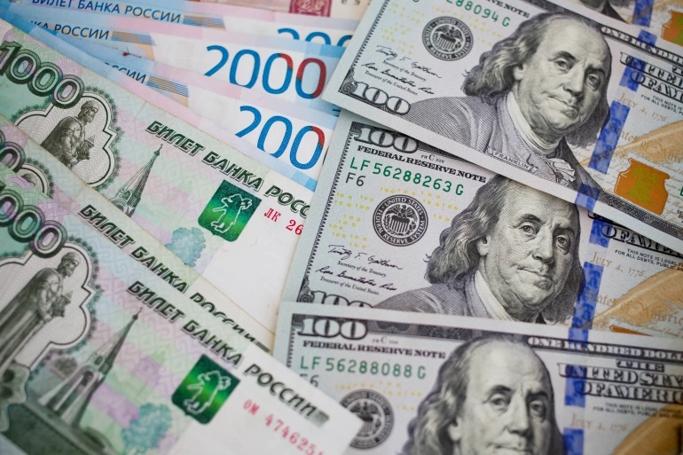 Le rouble est tombé à son plus bas niveau face au dollar depuis avril dernier