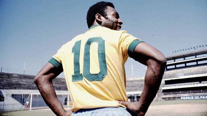 Santos Club étudierait la proposition de retirer le maillot n ° 10 de la légende Pelé