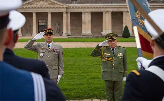 Visite officielle en France : Chanegriha s‘entretient avec son homologue français