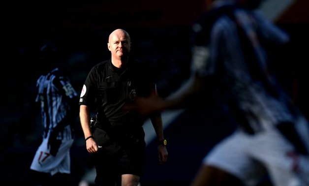 Mason quitte le corps des arbitres après une erreur du VAR dans le match d'Arsenal