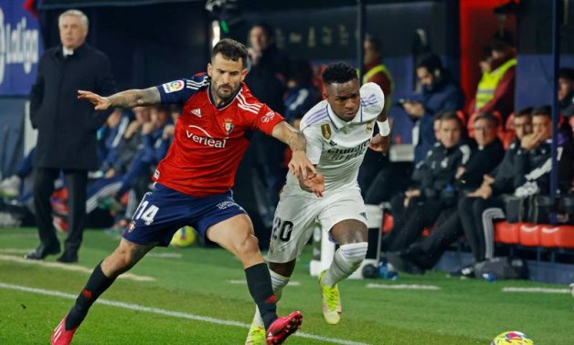 Le Real Madrid a battu Osasuna 2-0 pour se rapprocher de Barcelone en Liga