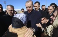 Erdogan promet en un an la reconstruction et le paiement des loyers des maisons en Turquie