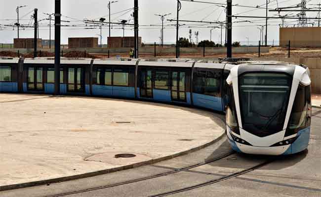 Beldjoud inaugure officiellement le tramway de Mostaganem