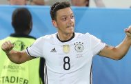 Mesut Ozil : l'ancien milieu de terrain d'Arsenal, du Real Madrid et de l'Allemagne prend sa retraite